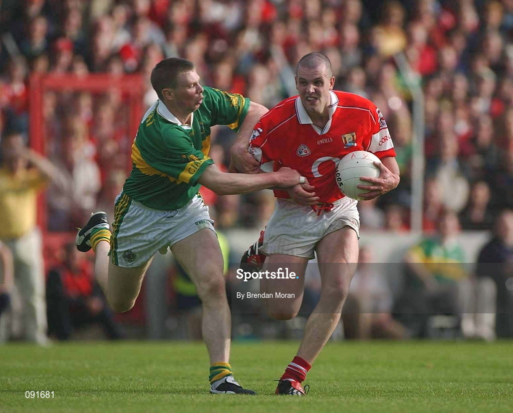 23 June 2002; Brendan Ger O'Sullivan of Cork in action against Tomás î SŽ of Kerry during the Bank of Ireland Munster Senior Football Championship Semi-Final Replay match between Cork and Kerry at Páirc U’ Chaoimh in Cork. Photo by Brendan Moran/Sportsfile