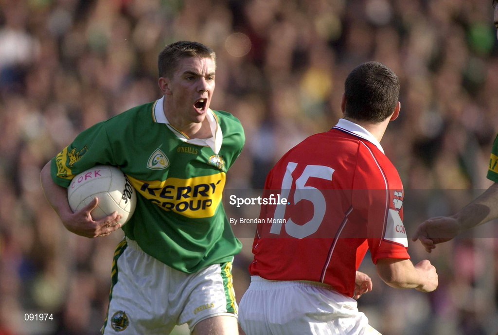 23 June 2002; Marc î SŽ of Kerry reacts to a challenge from Cork's Fionan Murray during the Bank of Ireland Munster Senior Football Championship Semi-Final Replay match between Cork and Kerry at Páirc U’ Chaoimh in Cork. Photo by Brendan Moran/Sportsfile