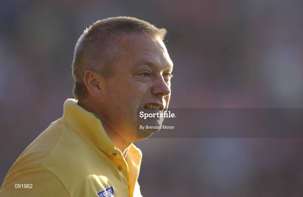 23 June 2002; Kerry manager Páid’ î SŽ during the Bank of Ireland Munster Senior Football Championship Semi-Final Replay match between Cork and Kerry at Páirc U’ Chaoimh in Cork. Photo by Brendan Moran/Sportsfile