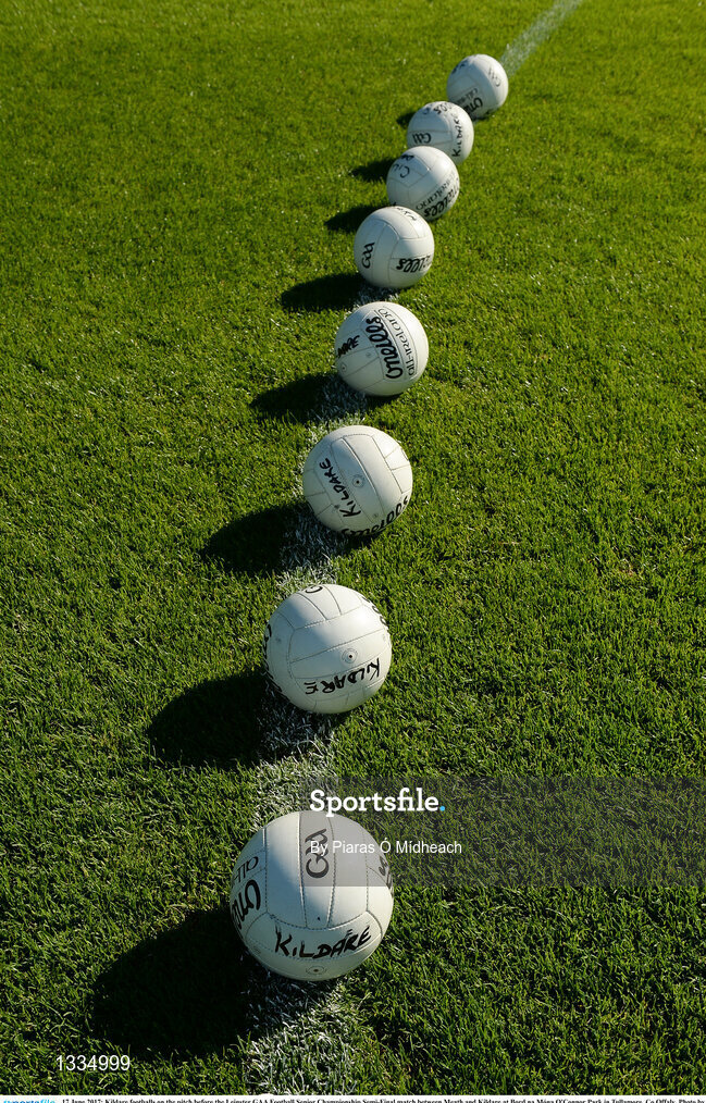 17 June 2017; Kildare footballs on the pitch before the Leinster GAA Football Senior Championship Semi-Final match between Meath and Kildare at Bord na Móna O'Connor Park in Tullamore, Co Offaly. Photo by Piaras Ó Mídheach/Sportsfile