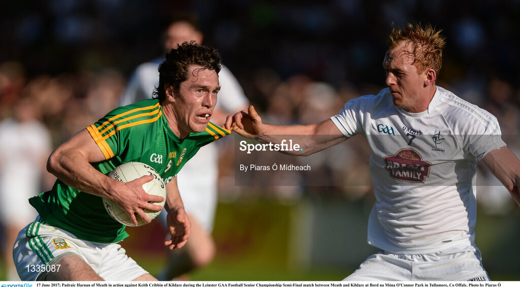 17 June 2017; Padraic Harnan of Meath in action against Keith Cribbin of Kildare during the Leinster GAA Football Senior Championship Semi-Final match between Meath and Kildare at Bord na Móna O'Connor Park in Tullamore, Co Offaly. Photo by Piaras Ó Mídheach/Sportsfile