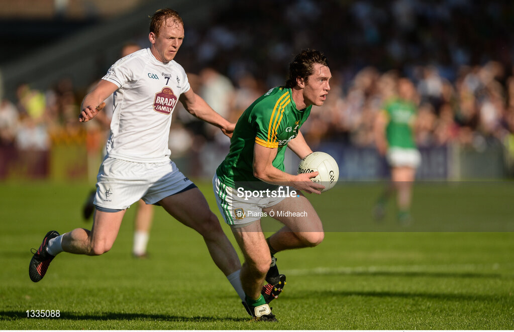 17 June 2017; Padraic Harnan of Meath in action against Keith Cribbin of Kildare during the Leinster GAA Football Senior Championship Semi-Final match between Meath and Kildare at Bord na Móna O'Connor Park in Tullamore, Co Offaly. Photo by Piaras Ó Mídheach/Sportsfile