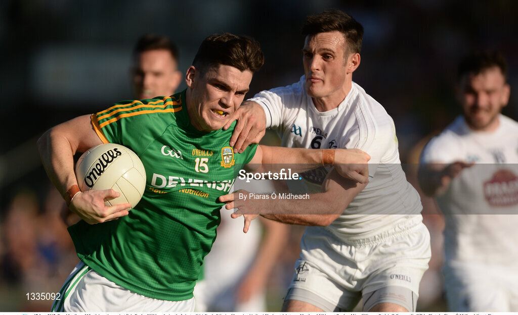 17 June 2017; Donal Lenihan of Meath in action against Eoin Doyle of Kildare during the Leinster GAA Football Senior Championship Semi-Final match between Meath and Kildare at Bord na Móna O'Connor Park in Tullamore, Co Offaly. Photo by Piaras Ó Mídheach/Sportsfile