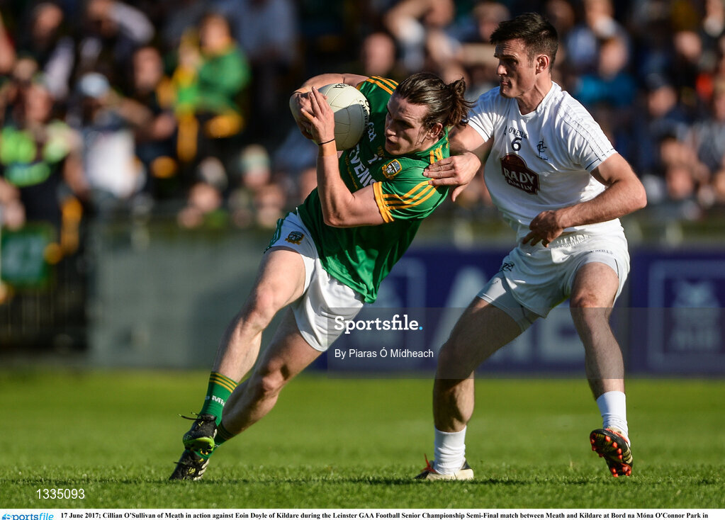 17 June 2017; Cillian O’Sullivan of Meath in action against Eoin Doyle of Kildare during the Leinster GAA Football Senior Championship Semi-Final match between Meath and Kildare at Bord na Móna O'Connor Park in Tullamore, Co Offaly. Photo by Piaras Ó Mídheach/Sportsfile