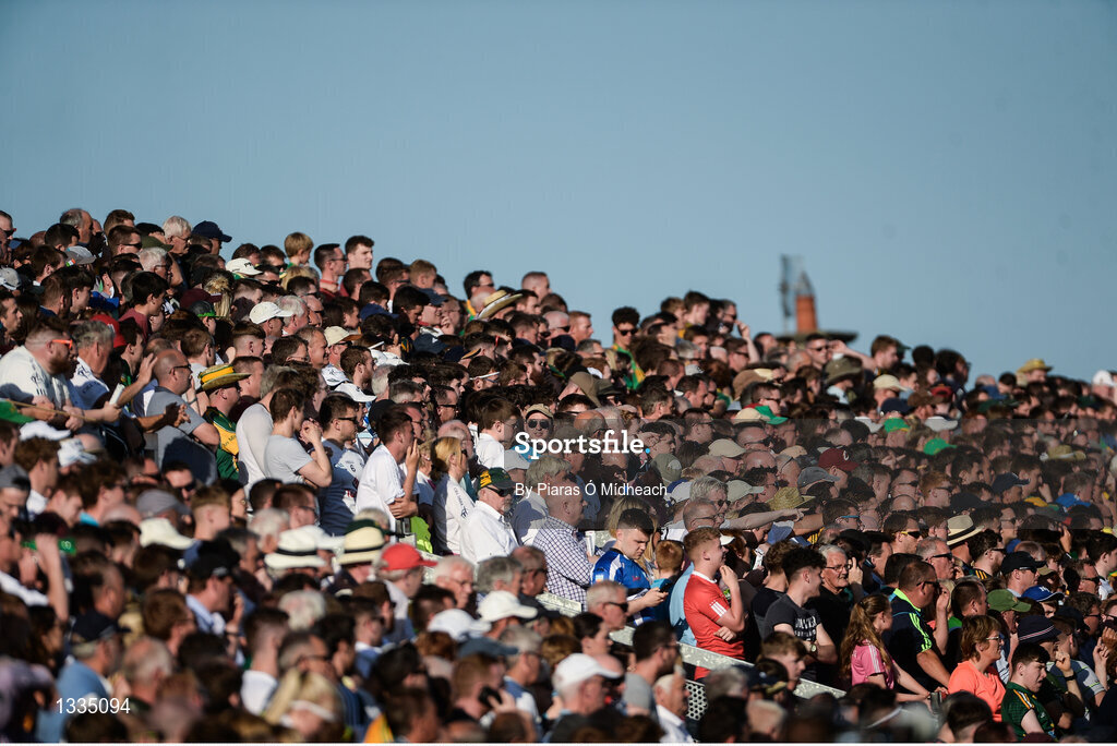 17 June 2017; A general view of supporters during the Leinster GAA Football Senior Championship Semi-Final match between Meath and Kildare at Bord na Móna O'Connor Park in Tullamore, Co Offaly. Photo by Piaras Ó Mídheach/Sportsfile