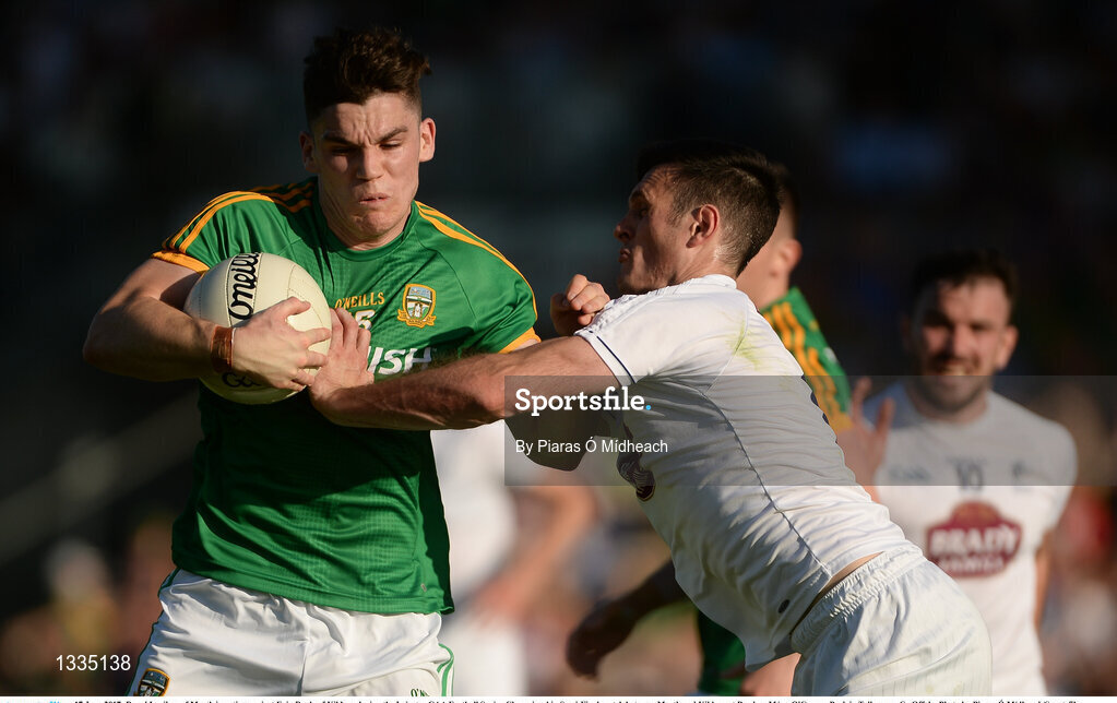 17 June 2017; Donal Lenihan of Meath in action against Eoin Doyle of Kildare during the Leinster GAA Football Senior Championship Semi-Final match between Meath and Kildare at Bord na Móna O'Connor Park in Tullamore, Co Offaly. Photo by Piaras Ó Mídheach/Sportsfile