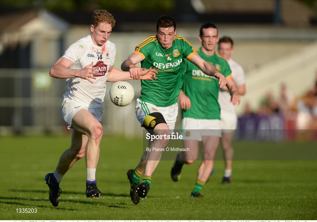 17 June 2017; Daniel Flynn of Kildare in action against Donnacha Tobin of Meath during the Leinster GAA Football Senior Championship Semi-Final match between Meath and Kildare at Bord na Móna O'Connor Park in Tullamore, Co Offaly. Photo by Piaras Ó Mídheach/Sportsfile