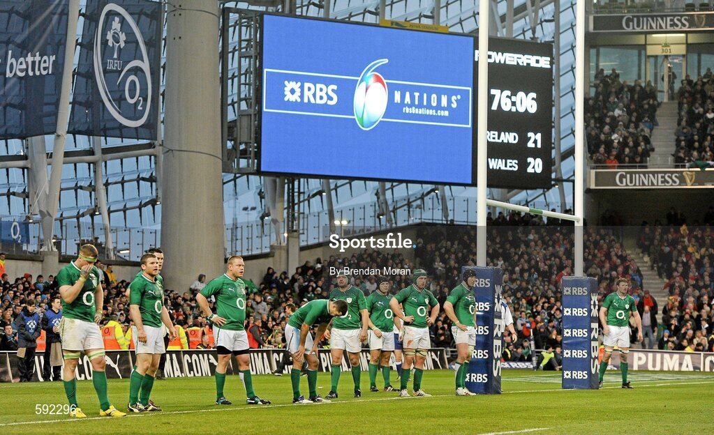 5 February 2012; A dejected Ireland team look on late in the game. RBS Six Nations Rugby Championship, Ireland v Wales, Aviva Stadium, Lansdowne Road, Dublin. Picture credit: Brendan Moran / SPORTSFILE