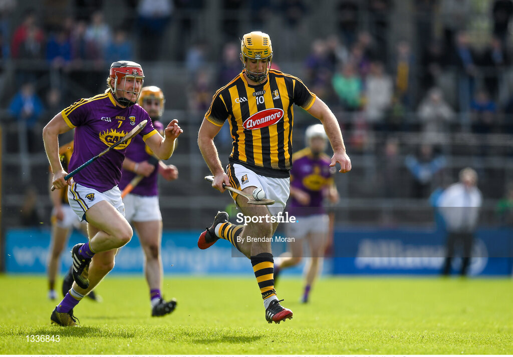 2 April 2017; Colin Fennelly of Kilkenny in action against Diarmuid O’Keeffe of Wexford during the Allianz Hurling League Division 1 Quarter-Final match between Kilkenny and Wexford at Nowlan Park in Kilkenny. Photo by Brendan Moran/Sportsfile