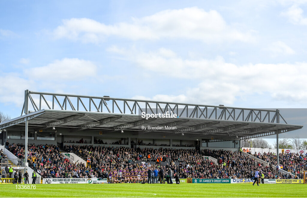 2 April 2017; The Wexford squad stand for their team photo before the Allianz Hurling League Division 1 Quarter-Final match between Kilkenny and Wexford at Nowlan Park in Kilkenny. Photo by Brendan Moran/Sportsfile