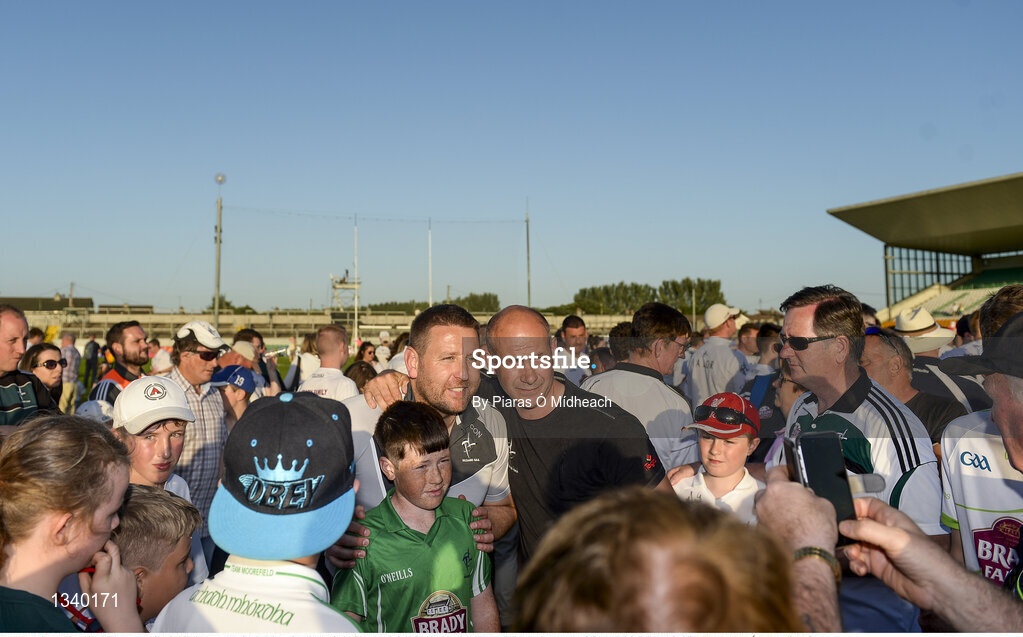 17 June 2017; Kildare manager Cian O'Neill with supporters after the Leinster GAA Football Senior Championship Semi-Final match between Meath and Kildare at Bord na Móna O'Connor Park in Tullamore, Co Offaly. Photo by Piaras Ó Mídheach/Sportsfile