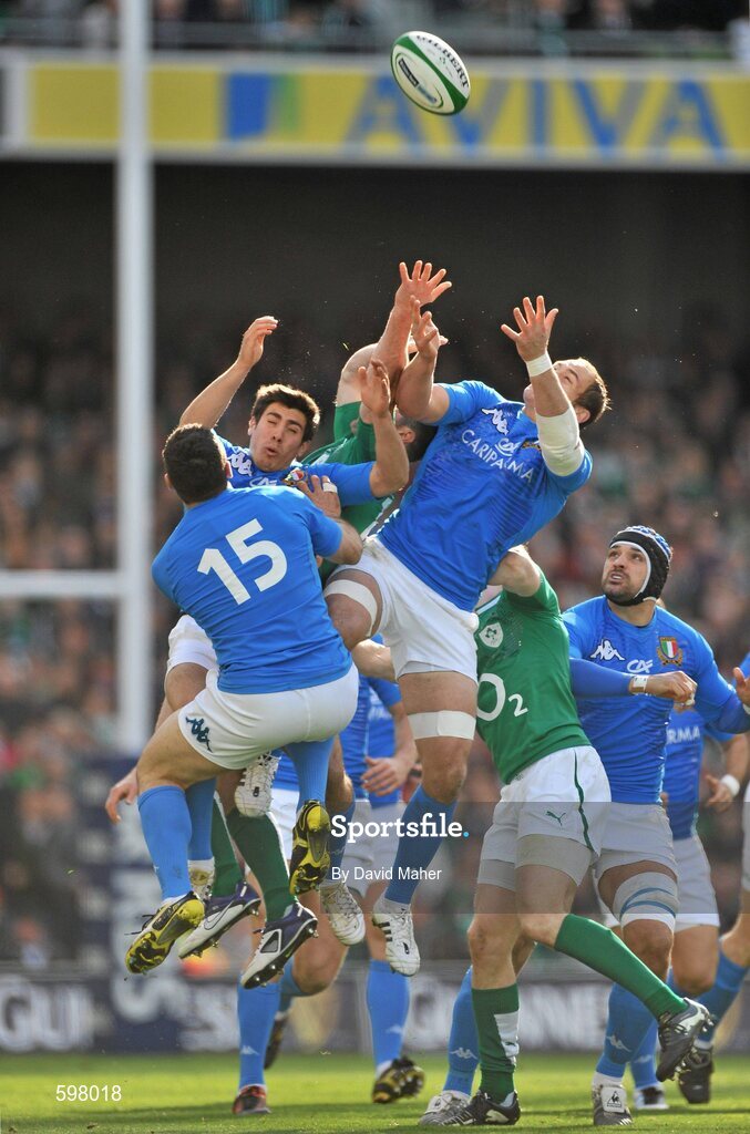 25 February 2012; Sergio Parisse, 8, Italy, and Andrew Trimble, Ireland, contest a high ball. RBS Six Nations Rugby Championship, Ireland v Italy, Aviva Stadium, Lansdowne Road, Dublin. Picture credit: David Maher / SPORTSFILE