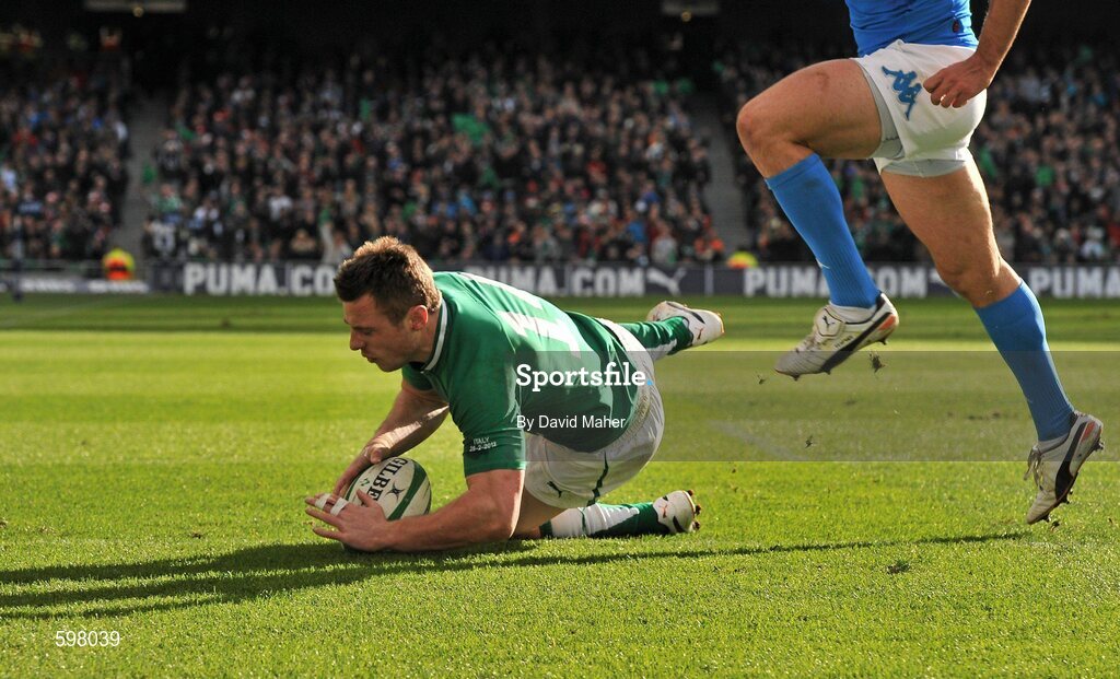 25 February 2012; Tommy Bowe, Ireland, goes over to score his side's second try. RBS Six Nations Rugby Championship, Ireland v Italy, Aviva Stadium, Lansdowne Road, Dublin. Picture credit: David Maher / SPORTSFILE