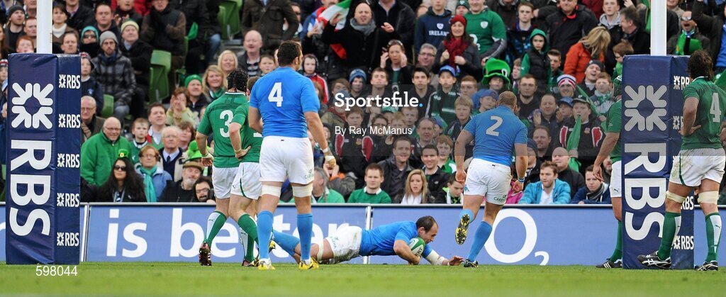 25 February 2012; Sergio Parisse, Italy, goes over to score his side's first try. RBS Six Nations Rugby Championship, Ireland v Italy, Aviva Stadium, Lansdowne Road, Dublin. Picture credit: Ray McManus / SPORTSFILE