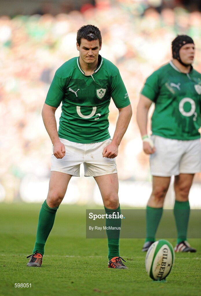25 February 2012; Jonathan Sexton, Ireland, prepares to kick a penalty. RBS Six Nations Rugby Championship, Ireland v Italy, Aviva Stadium, Lansdowne Road, Dublin. Picture credit: Ray McManus / SPORTSFILE