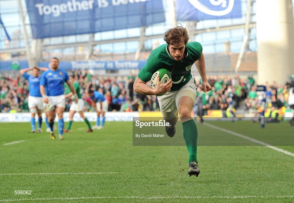 25 February 2012; Andrew Trimble, Ireland, on his way to scoring his side's fifth try. RBS Six Nations Rugby Championship, Ireland v Italy, Aviva Stadium, Lansdowne Road, Dublin. Picture credit: David Maher / SPORTSFILE