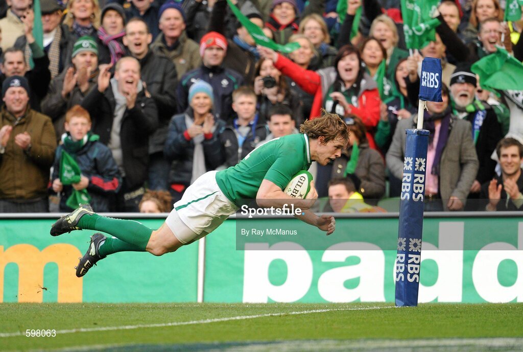 25 February 2012; Andrew Trimble, Ireland, goes over to score his side's fifth try. RBS Six Nations Rugby Championship, Ireland v Italy, Aviva Stadium, Lansdowne Road, Dublin. Picture credit: Ray McManus / SPORTSFILE