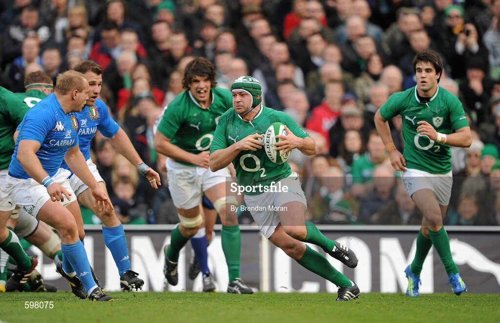 25 February 2012; Rory Best, Ireland, supported by Donncha O'Callaghan and Conor Murray, right, leads a charge against Italy. RBS Six Nations Rugby Championship, Ireland v Italy, Aviva Stadium, Lansdowne Road, Dublin. Picture credit: Brendan Moran / SPORTSFILE