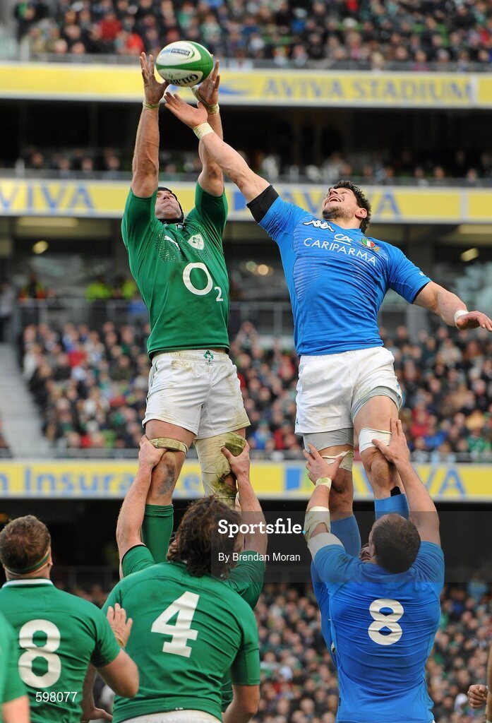 25 February 2012; Stephen Ferris, Ireland, and Alessandro Zanni, Italy, contest a lineout. RBS Six Nations Rugby Championship, Ireland v Italy, Aviva Stadium, Lansdowne Road, Dublin. Picture credit: Brendan Moran / SPORTSFILE