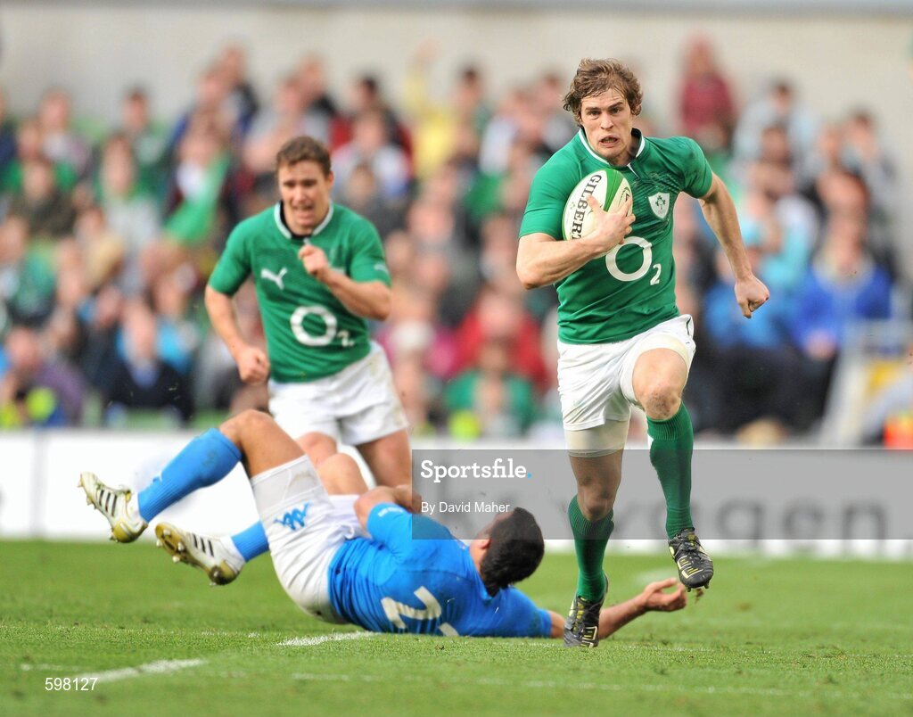 25 February 2012; Andrew Trimble, Ireland, breaks through the tackle of Gonzalo Canale, Italy, on his way to scoring his side's fifth try. RBS Six Nations Rugby Championship, Ireland v Italy, Aviva Stadium, Lansdowne Road, Dublin. Picture credit: David Maher / SPORTSFILE
