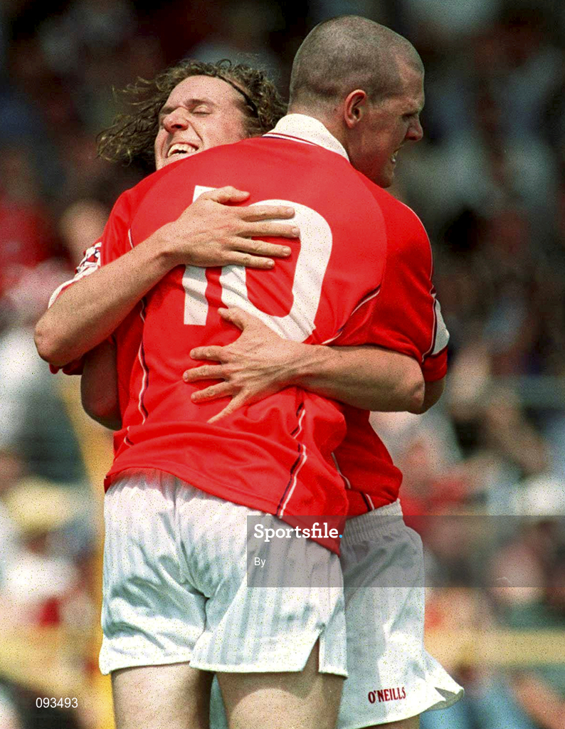 14 July 2002; Cork's Brendan Jer O'Sullivan (10) is congratulated by team-mate Alan Cronin on scoring his sides first goal against Tipperary. Bank of Ireland Munster Football Final, Cork v Tipperary, Semple Stadium, Thurles, Co. Tipperary. Picture credit; Pat Murphy / SPORTSFILE