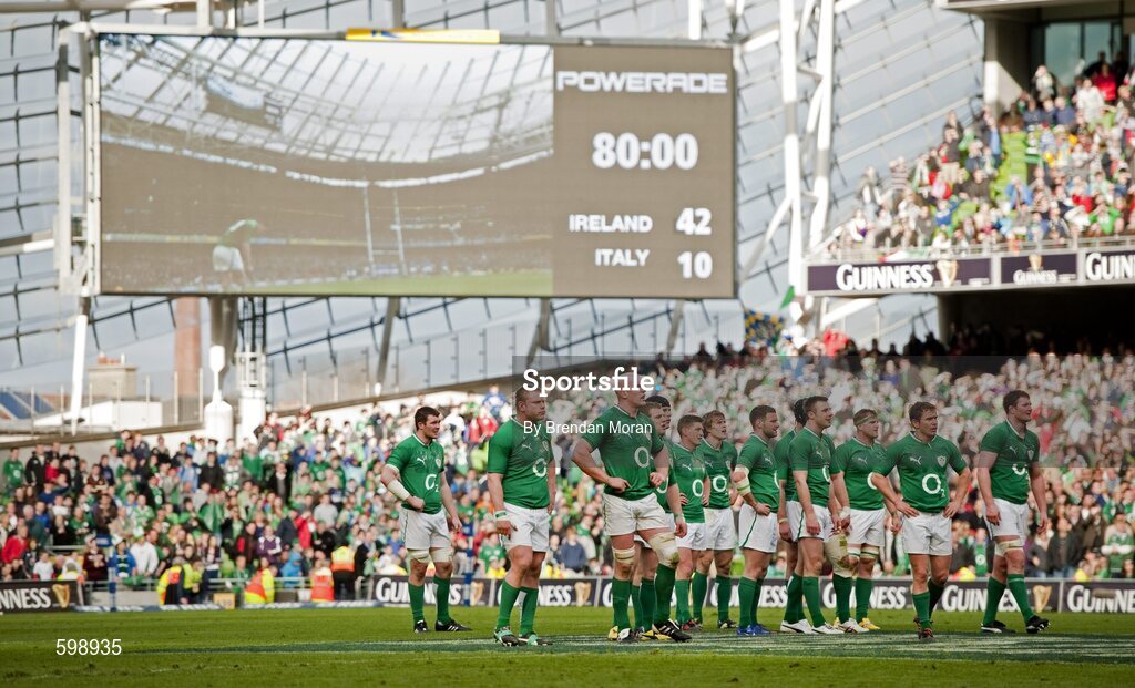 25 February 2012; The Ireland team look on as out-half Jonathan Sexton attempts to convert a late try by Andrew Trimble. RBS Six Nations Rugby Championship, Ireland v Italy, Aviva Stadium, Lansdowne Road, Dublin. Picture credit: Brendan Moran / SPORTSFILE