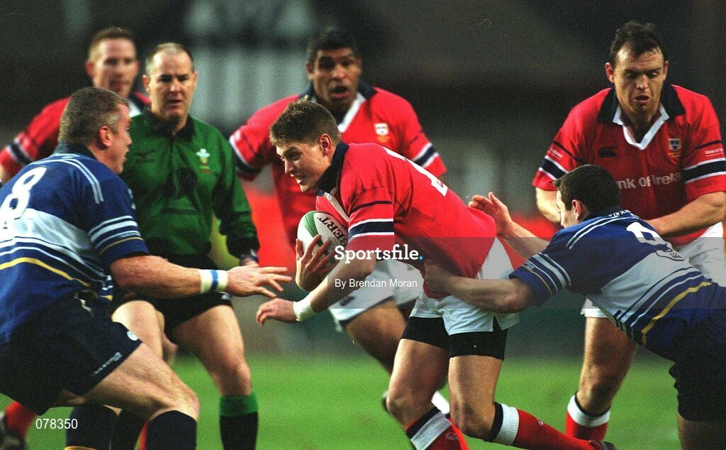 15 December 2001; Ronan O'Gara, Munster, in action against Leinster's Brian O'Meara (9) and Victor Costello. Leinster v Munster, Celtic League, Final, Lansdowne Road, Dublin. Rugby. Picture credit; Brendan Moran / SPORTSFILE
