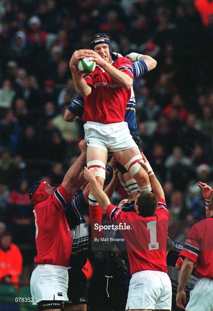 15 December 2001; Munster's Paul O'Connell wins possession in the line out against Leinster. Leinster v Munster, Celtic League, Final, Lansdowne Road, Dublin. Rugby. Picture credit; Matt Browne / SPORTSFILE