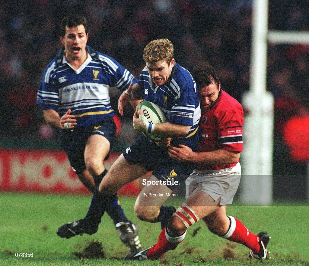15 December 2001; Gordon D'Arcy, Leinster, in action against Munster's Jim Williams. Leinster v Munster, Celtic League, Final, Lansdowne Road, Dublin. Rugby. Picture credit; Brendan Moran / SPORTSFILE