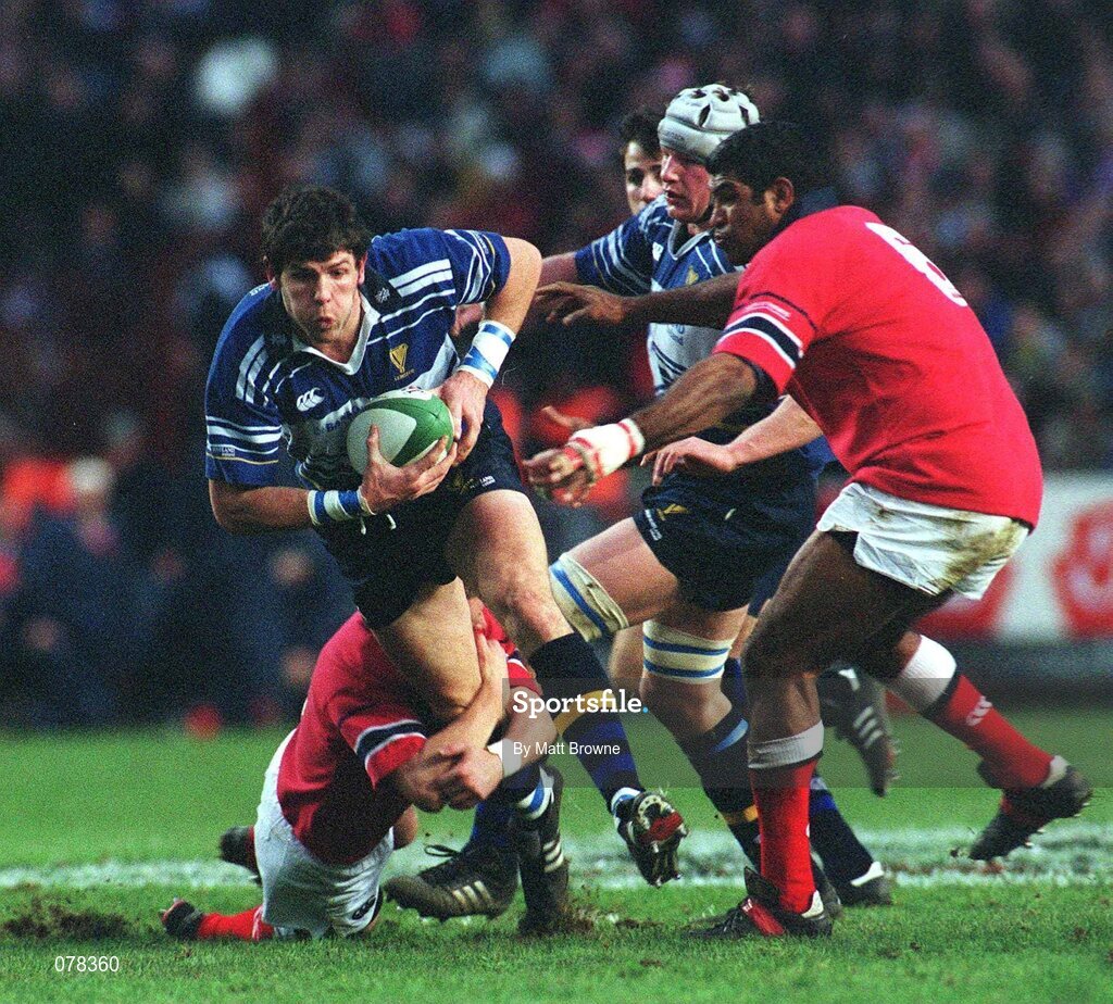 15 December 2001; Shane Horgan, Leinster, in action against Munster's Jim Williams, 6, and Ronan O'Gara. Leinster v Munster, Celtic League, Final, Lansdowne Road, Dublin. Rugby. Picture credit; Matt Browne / SPORTSFILE