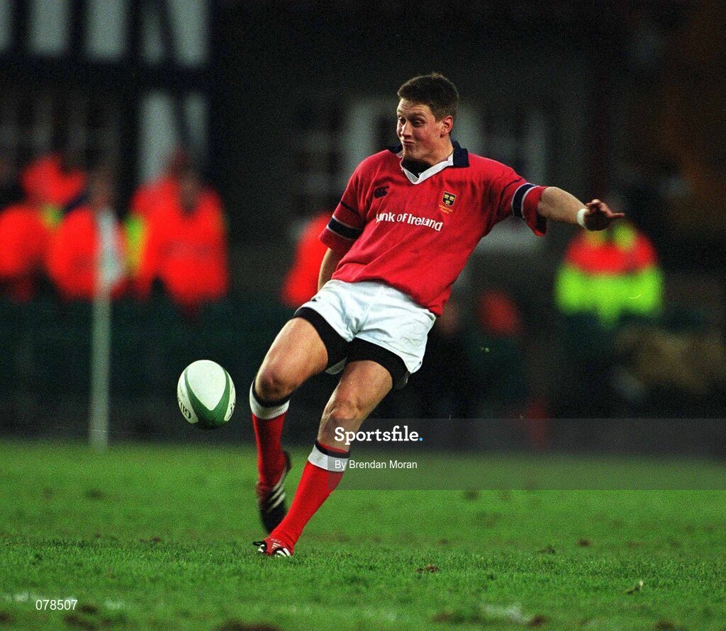 15 December 2001; Ronan O'Gara, Munster. Rugby. Picture credit; Brendan Moran / SPORTSFILE
