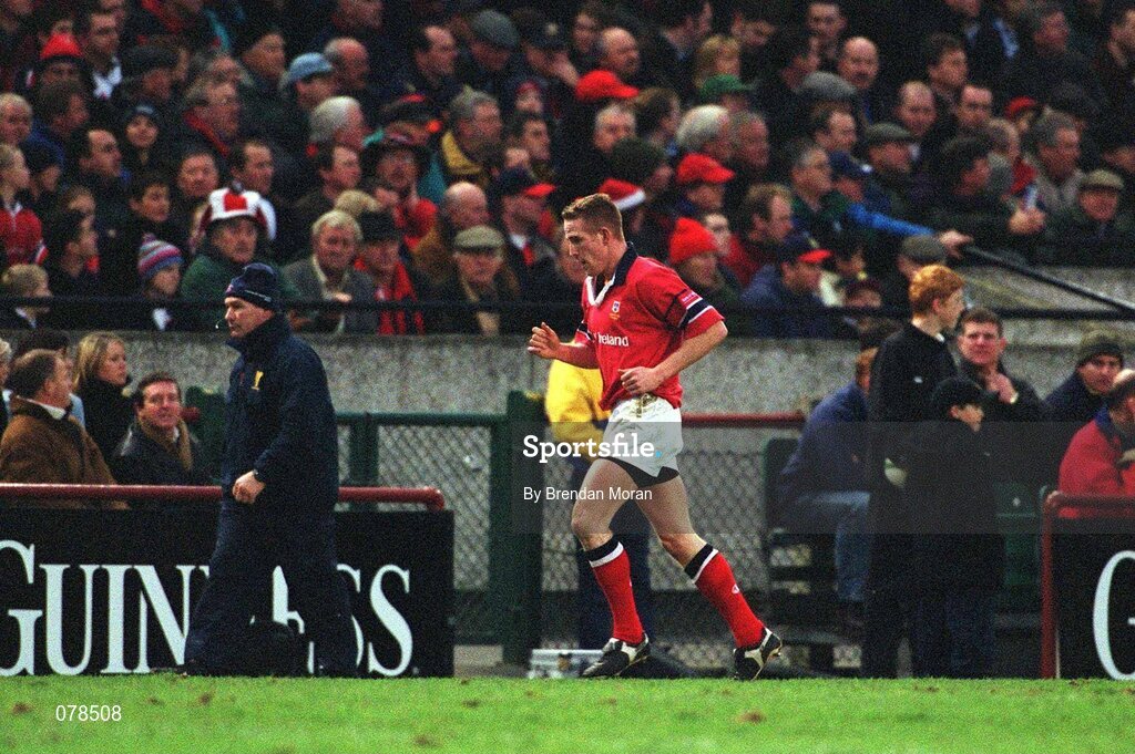 15 December 2001; Munster's Mike Prendergast leaves the field of play after being sin-binned. Leinster v Munster, Celtic League, Final, Lansdowne Road, Dublin. Rugby. Picture credit; Brendan Moran / SPORTSFILE