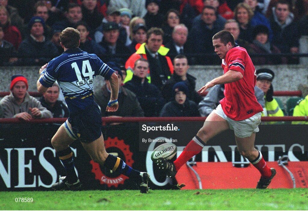 15 December 2001; Marcus Horan, Munster, chips ahead of Leinster's Denis Hickie. Leinster v Munster, Celtic League, Final, Lansdowne Road, Dublin. Rugby. Picture credit; Brendan Moran / SPORTSFILE