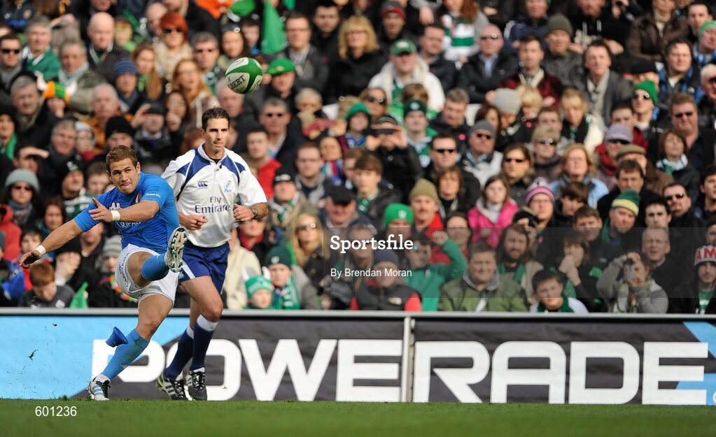 25 February 2012; Tobias Botes, Italy, kicks a penalty. RBS Six Nations Rugby Championship, Ireland v Italy, Aviva Stadium, Lansdowne Road, Dublin. Picture credit: Brendan Moran / SPORTSFILE