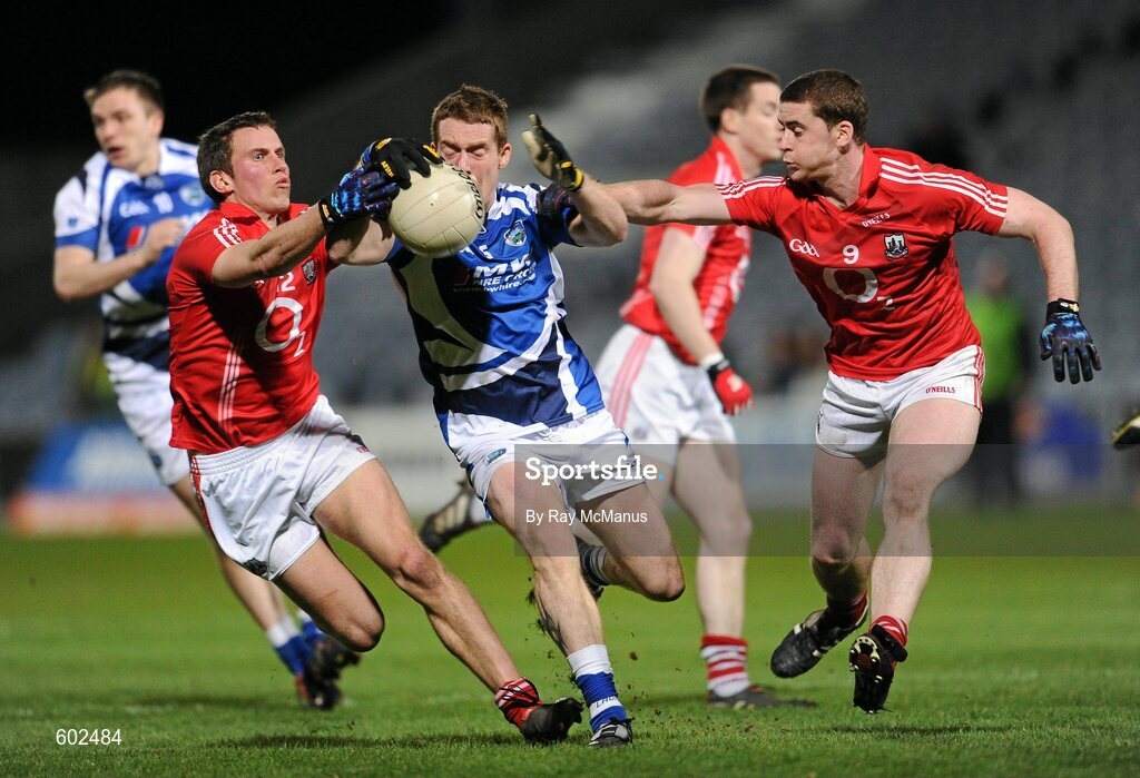 10 March 2012; Darren Strong, Laois, in action against Patrick Kelly, left, and Fintan Goold, Cork. Allianz Football League, Division 1, Round 4, Laois v Cork, O'Moore Park, Portlaoise, Co. Laois. Picture credit: Ray McManus / SPORTSFILE
