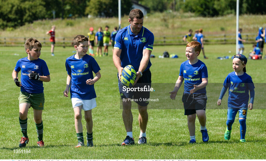 12 July 2017; Leinster's Fergus McFadden with participants during the Bank of Ireland Leinster Rugby Summer Camp at Greystones RFC in Greystones, Co Wicklow. Photo by Piaras Ó Mídheach/Sportsfile