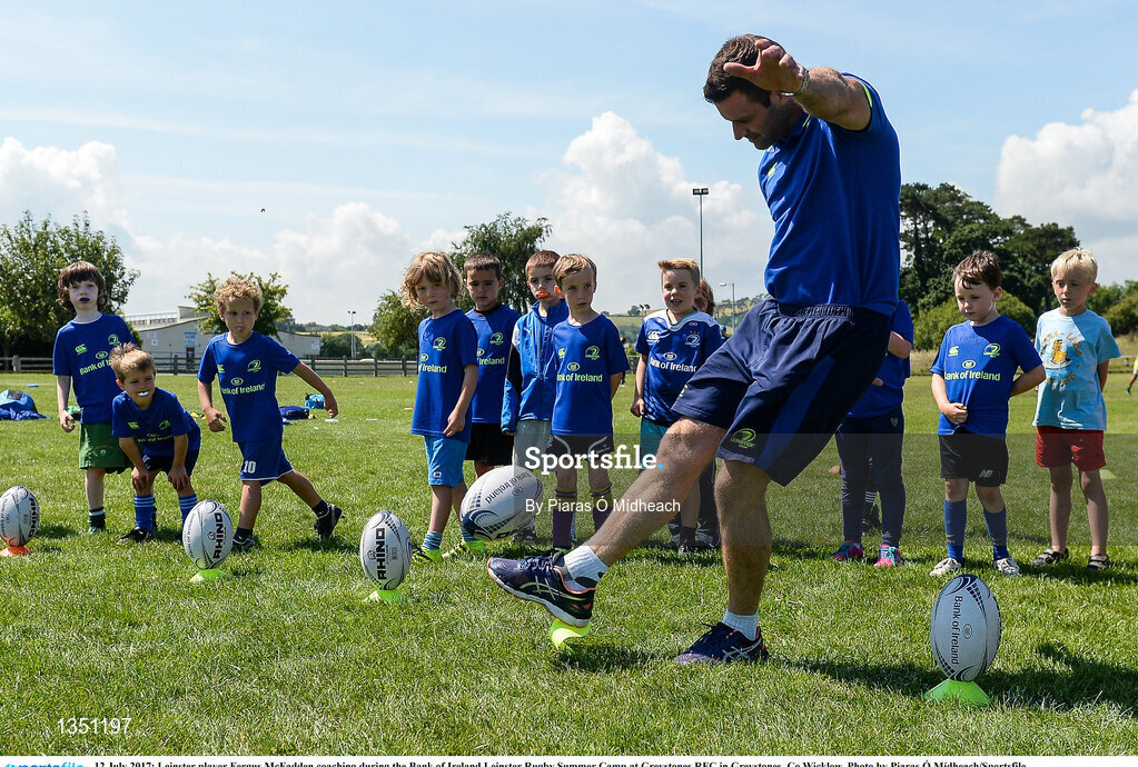 12 July 2017; Leinster player Fergus McFadden coaching during the Bank of Ireland Leinster Rugby Summer Camp at Greystones RFC in Greystones, Co Wicklow. Photo by Piaras Ó Mídheach/Sportsfile