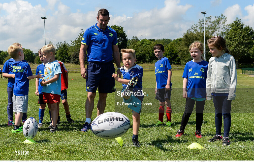 12 July 2017; Leinster player Fergus McFadden coaching Johnny Maguire, age 6, from Shankill, during the Bank of Ireland Leinster Rugby Summer Camp at Greystones RFC in Greystones, Co Wicklow. Photo by Piaras Ó Mídheach/Sportsfile