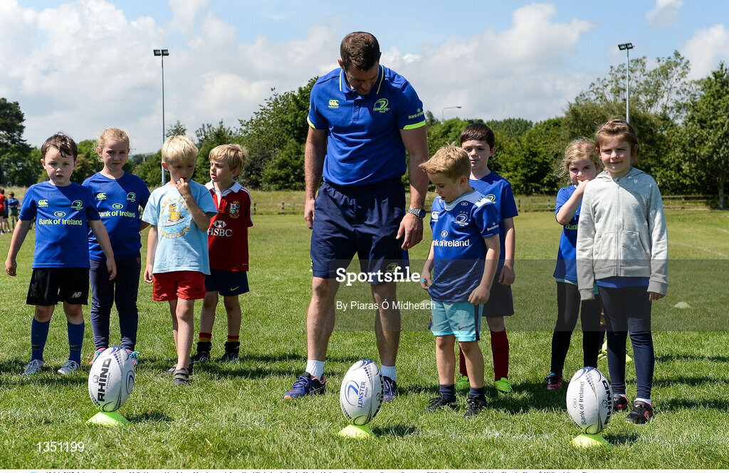 12 July 2017; Leinster player Fergus McFadden coaching Johnny Maguire, age 6, from Shankill, during the Bank of Ireland Leinster Rugby Summer Camp at Greystones RFC in Greystones, Co Wicklow. Photo by Piaras Ó Mídheach/Sportsfile