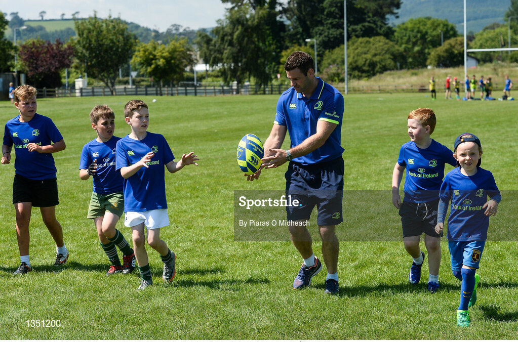 12 July 2017; Leinster's Fergus McFadden with participants during the Bank of Ireland Leinster Rugby Summer Camp at Greystones RFC in Greystones, Co Wicklow. Photo by Piaras Ó Mídheach/Sportsfile