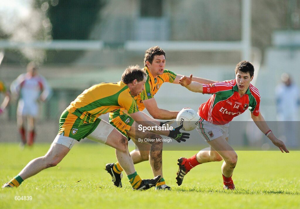 18 March 2012; Alan Freeman, Mayo, in action against Anthony Thompson, left, and Ryan Bradley, Donegal. Allianz Football League, Division 1, Round 5, Donegal v Mayo, Fr. Tierney Park, Ballyshannon, Donegal. Picture credit: Oliver McVeigh / SPORTSFILE