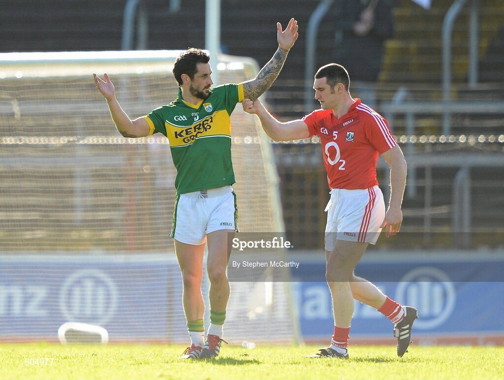 18 March 2012; Noel O'Leary, Cork, and Paul Galvin, Kerry, tussle during the game. Allianz Football League, Division 1, Round 5, Cork v Kerry, Pairc Ui Chaoimh, Cork. Picture credit: Stephen McCarthy / SPORTSFILE