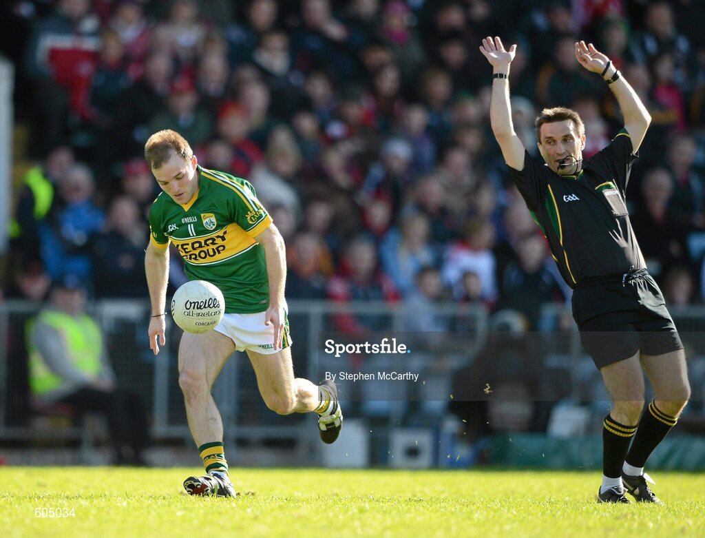 18 March 2012; Referee Maurice Deegan avoids the run of Darran O'Sullivan, Kerry. Allianz Football League, Division 1, Round 5, Cork v Kerry, Pairc Ui Chaoimh, Cork. Picture credit: Stephen McCarthy / SPORTSFILE
