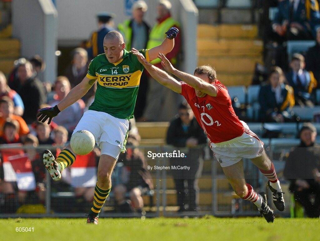 18 March 2012; Kieran Donaghy, Kerry, kicks a first half point despite the attention of Paudie Kissane, Cork. Allianz Football League, Division 1, Round 5, Cork v Kerry, Pairc Ui Chaoimh, Cork. Picture credit: Stephen McCarthy / SPORTSFILE