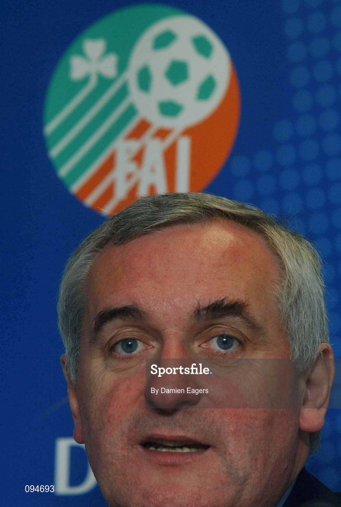 24 July 2002; An Taoiseach Bertie Ahern TD speaking at the FAI/DCU Diploma Programme presentation ceremony. Photo by Damien Eagers/Sportsfile