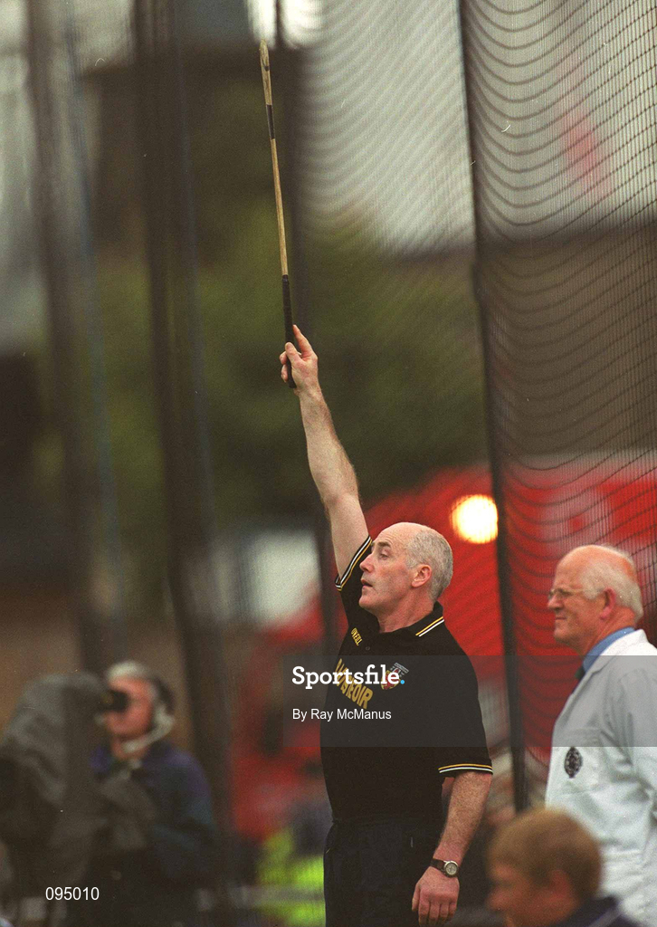 28 July 2002; Antrim manager Dinny Cahill gives instructions from behind the goal during the All-Ireland Senior Hurling Championship Quarter-Final match between Antrim and Tipperary at Croke Park in Dublin. Photo by Ray McManus/Sportsfile