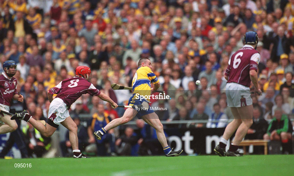 28 July 2002; Colin Lynch of Clare scores the winning point during the Guinness All-Ireland Senior Hurling Championship Quarter-Final match between Clare and Galway at Croke Park. Photo by Ray McManus/Sportsfile