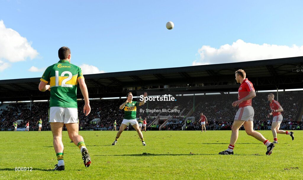 18 March 2012; Kerry's Darran O'Sullivan awaits a pass. Allianz Football League, Division 1, Round 5, Cork v Kerry, Pairc Ui Chaoimh, Cork. Picture credit: Stephen McCarthy / SPORTSFILE