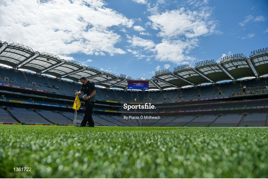 29 July 2017; Groundsman Enda Colfer puts the pitch flags in place before the GAA Football All-Ireland Senior Championship Round 4B match between Down and Monaghan at Croke Park in Dublin. Photo by Piaras Ó Mídheach/Sportsfile