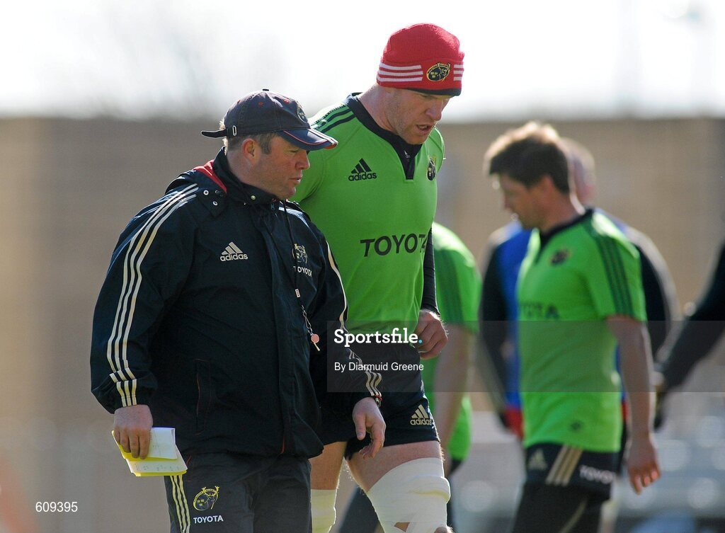 4 April 2012; Munster head coach Tony McGahan in conversation with Paul O'Connell during squad training ahead of their Heineken Cup Quarter-Final game against Ulster on Sunday. Munster Rugby Squad Training, Thomond Park, Limerick. Picture credit: Diarmuid Greene / SPORTSFILE
